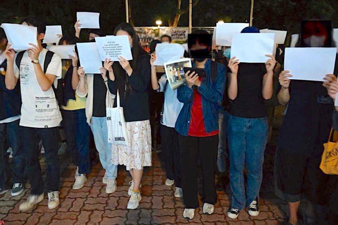 ‘White Paper Revolution’ in Hong Kong Colleges to Support China Mainland Protests
