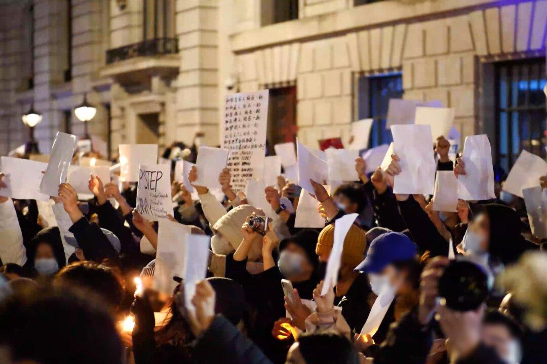 Chinese Students Rally Across UK in Support of Protests in China
