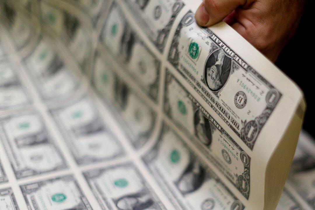 Dollar Strengthens Broadly on Fed Rate Expectations
