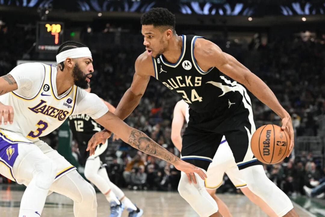 Lakers Emerge With High-Scoring Win Over Bucks