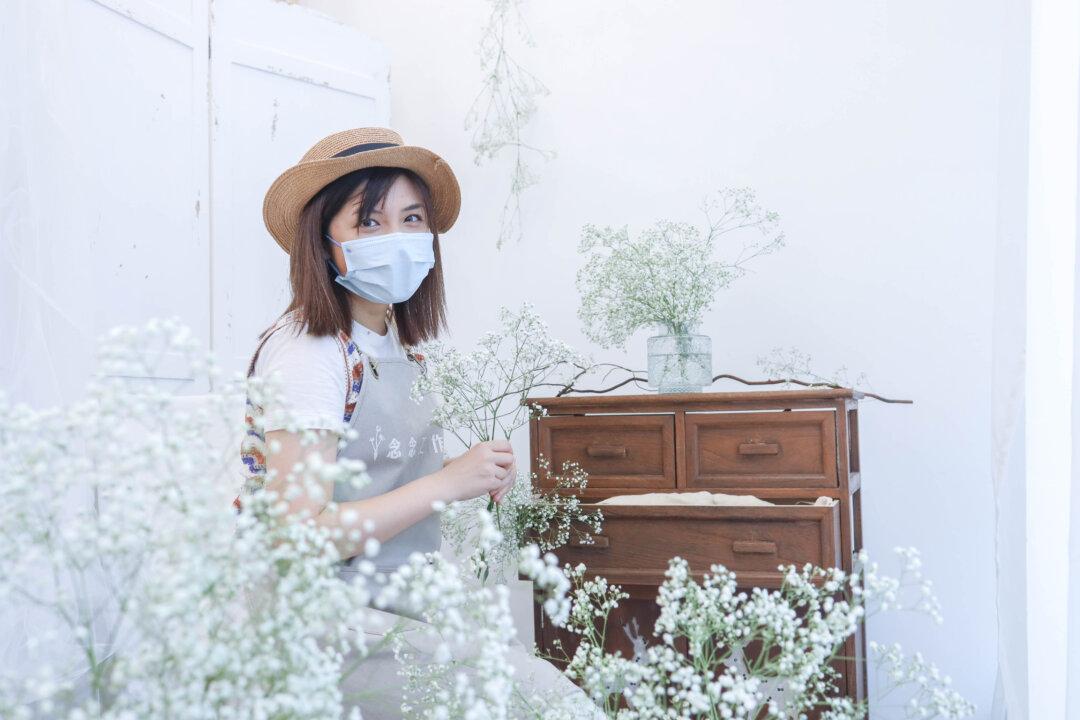 Former HR Trainer Quits Corporate Job and Finds New Meaning in Life as a Floral Designer