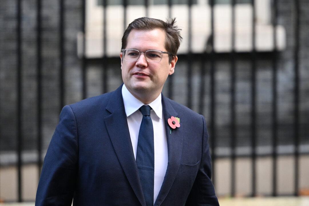UK Lawmakers Could Set Annual Cap on Refugee Numbers, Says Home Office Minister