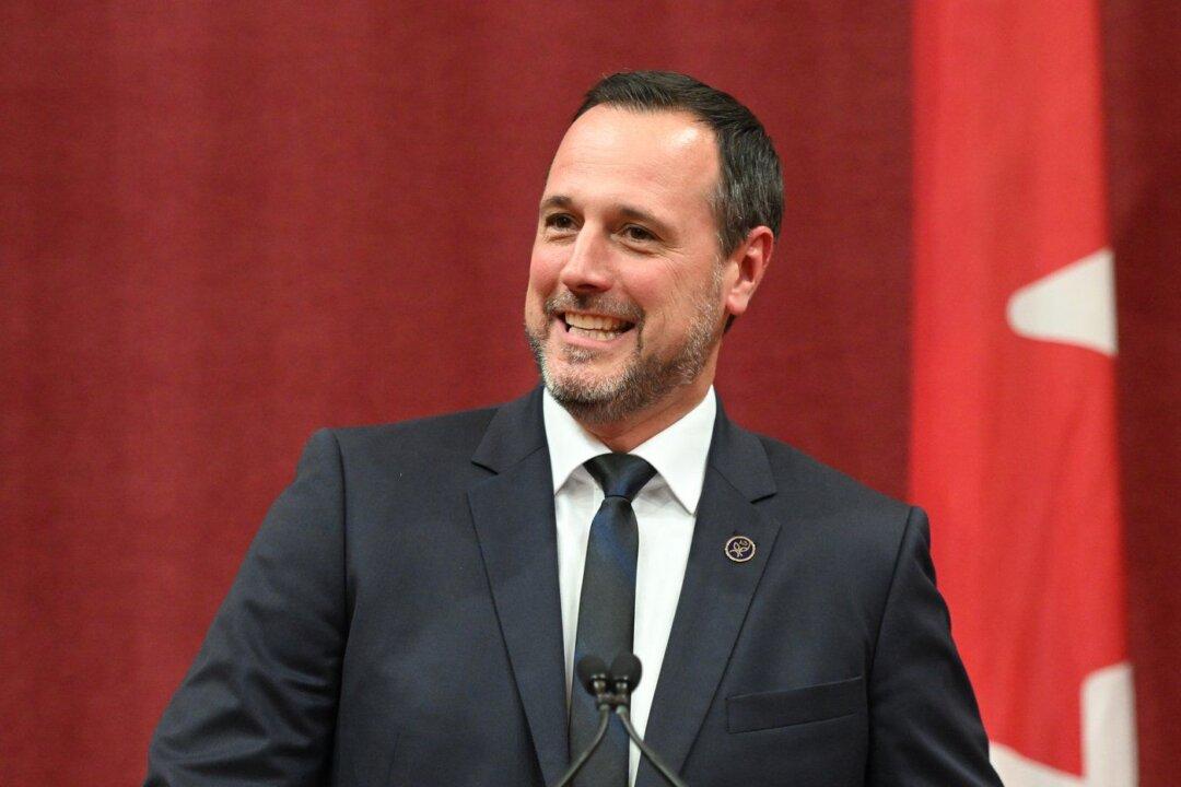 Quebec Minister Plans to Introduce Bill Making Oath to King Optional for Legislators