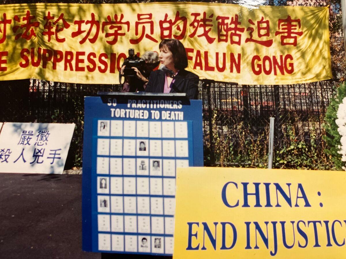 Gail Rachlin speaks at a press conference in New York City in 2000. (Courtesy of Gail Rachlin)