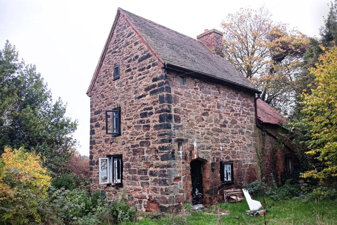 Bids Open at £1 for 16th Century Servant’s Home That Was Once Called ‘Mutton Castle’