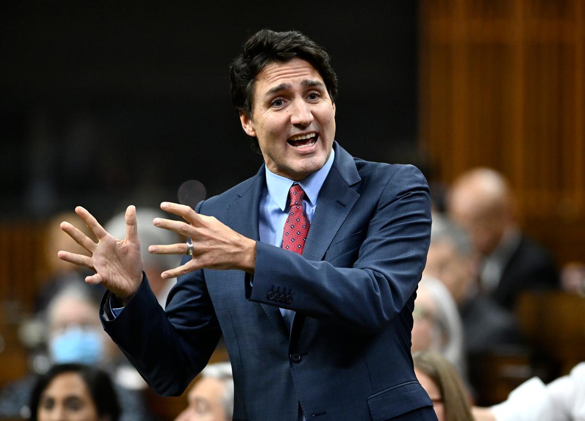 Trudeau Focuses on Criticizing Poilievre in Christmas Speech to Liberals