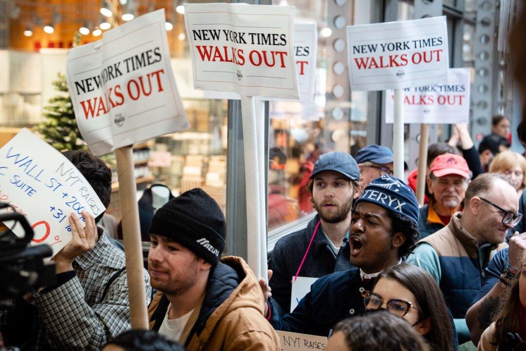 New York Times Staffers Protest for Higher Wages, Better Conditions, Amid Small Breakthrough in Talks