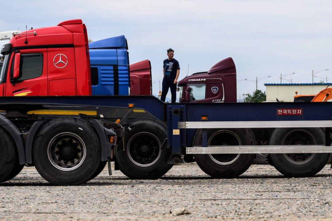 South Korea Toughens Stance on Truckers Strike Amid Supply Disruptions