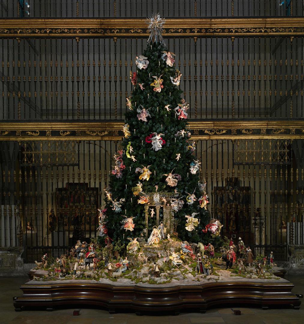 “Christmas Tree and Neapolitan Baroque Crèche,” The Metropolitan Museum of Art, New York City. (Public Domain)