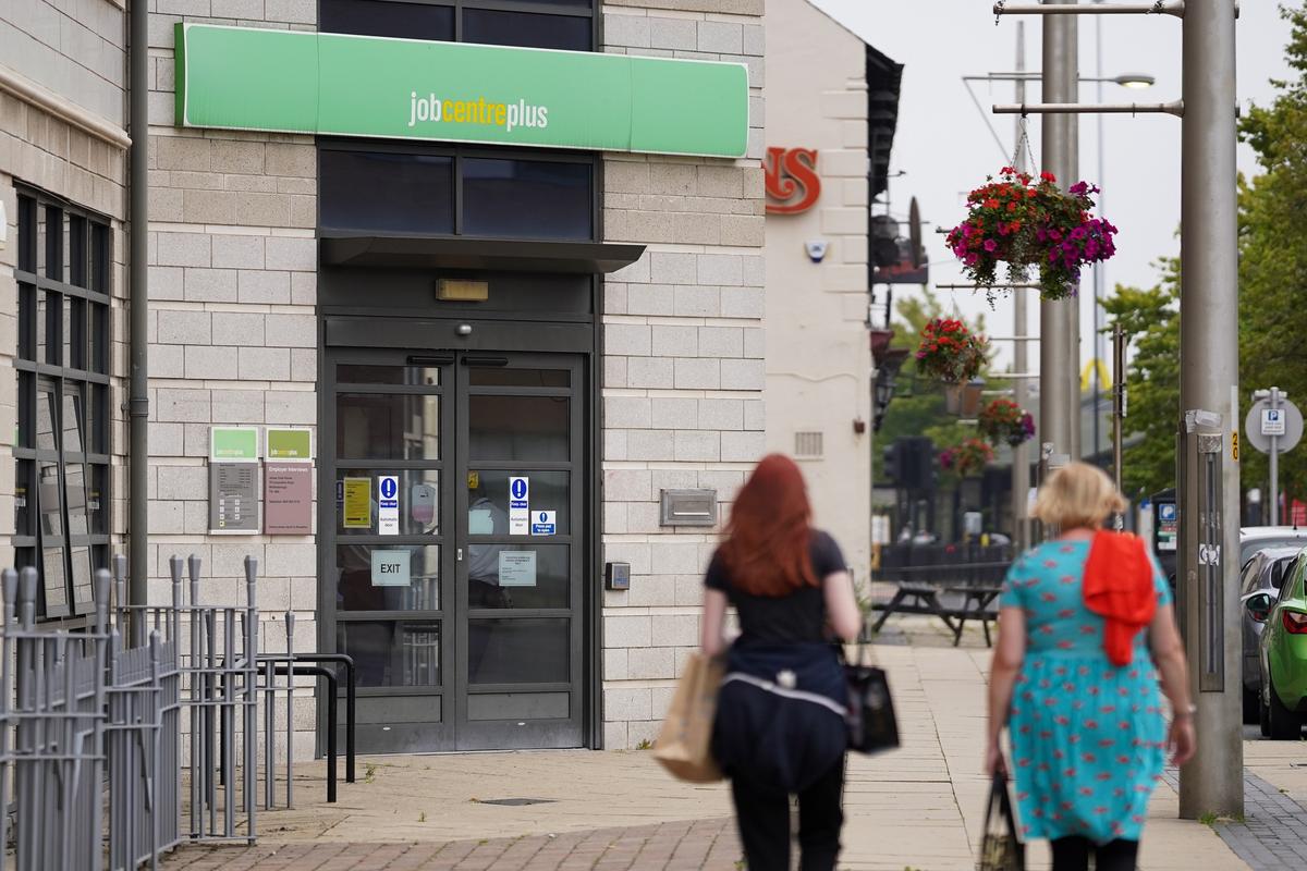 UK Wage Growth Reported Amid Cost of Living Crisis