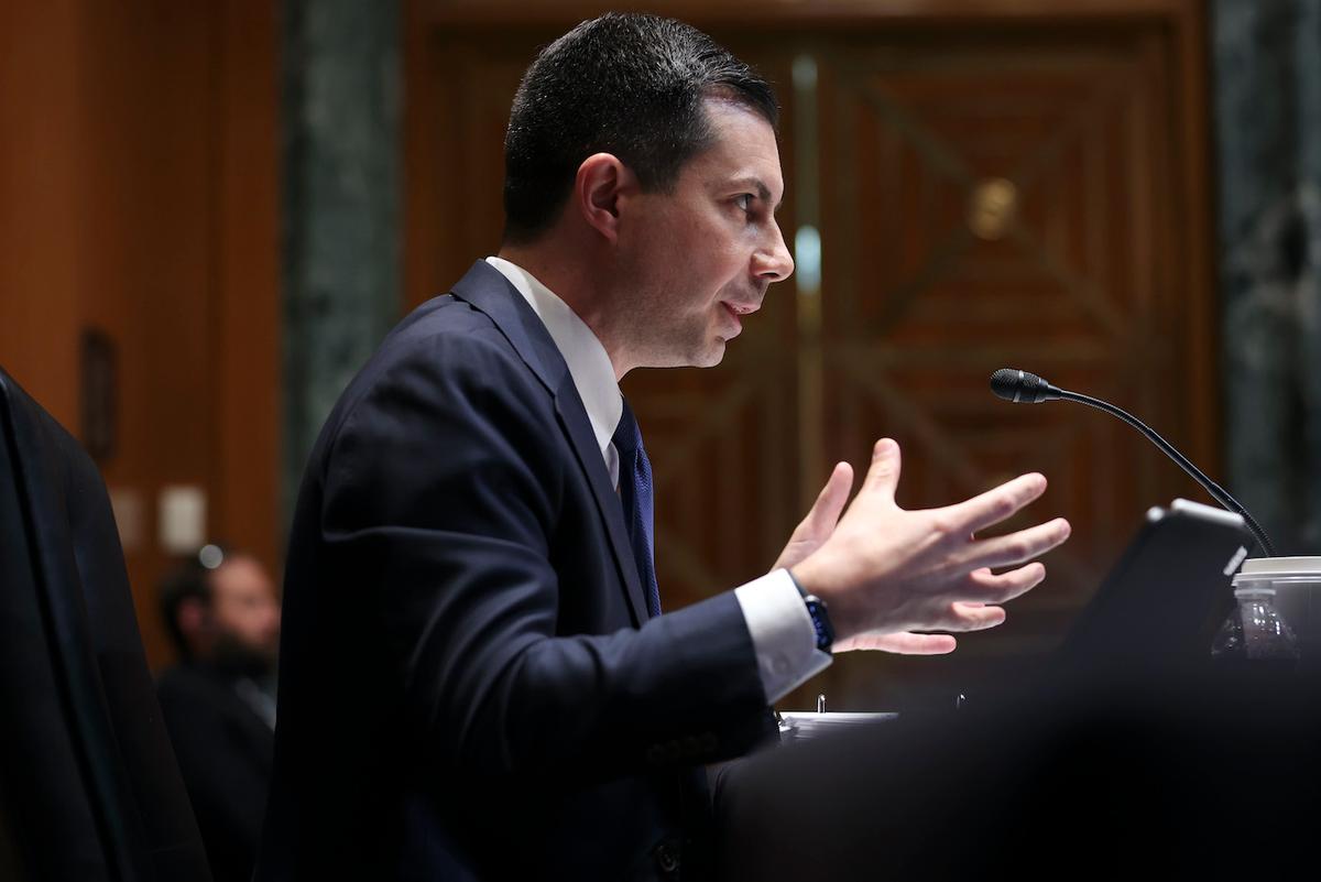 GOP Seeks Answers From Buttigieg on ‘Disturbing’ Failures of Transportation Department