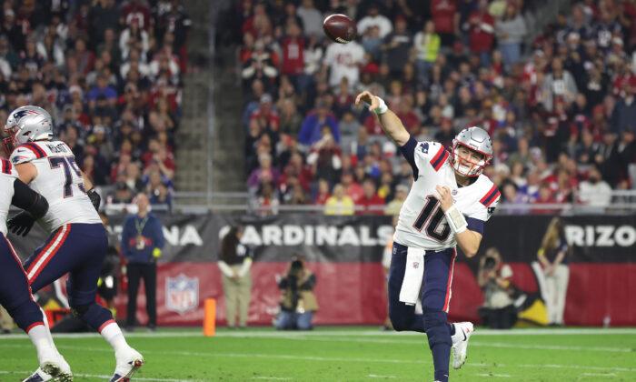 Patriots Rally for 27–13 Win Over Cardinals, Murray Hurt