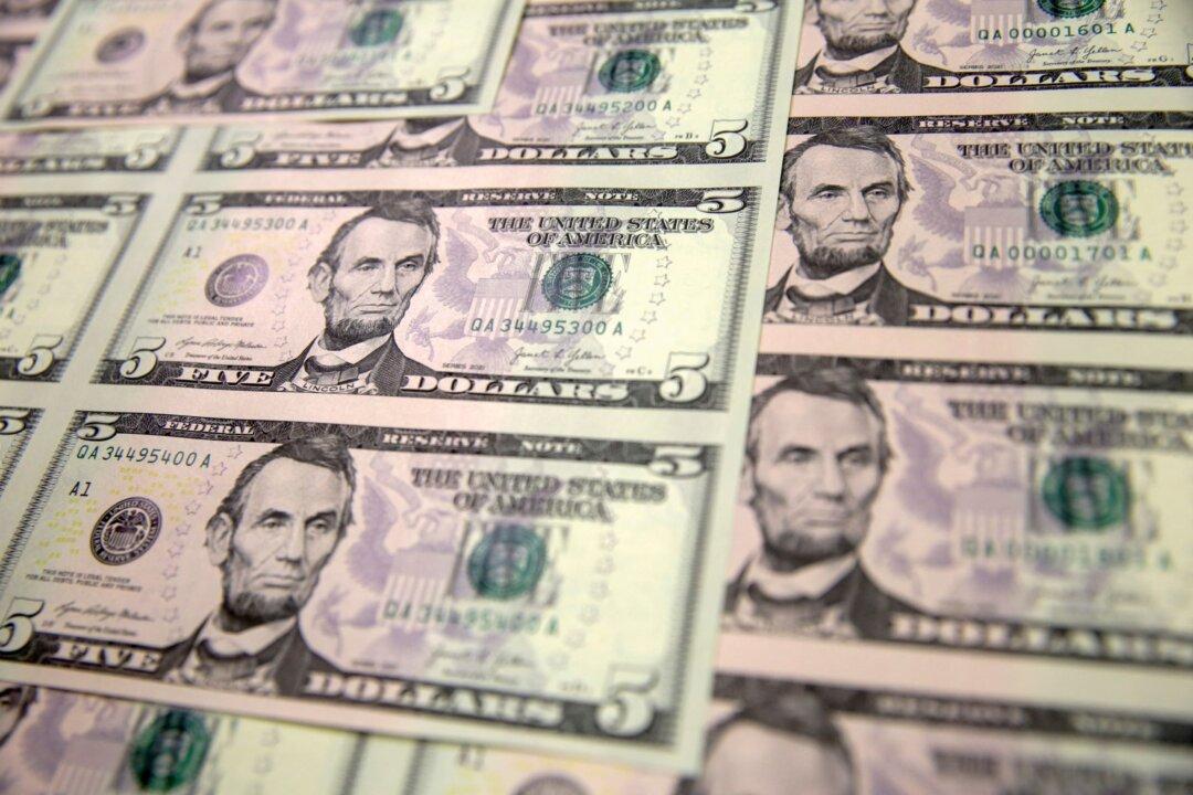 US November Deficit Rises Sharply as Revenues Fall, Outlays Jump