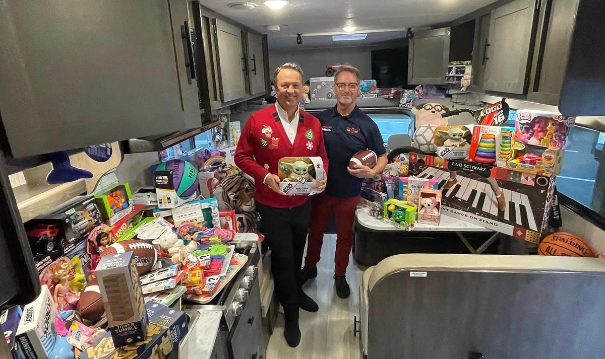 ‘Stuff-an-RV’: SoCal Company Delivers Holiday Joy