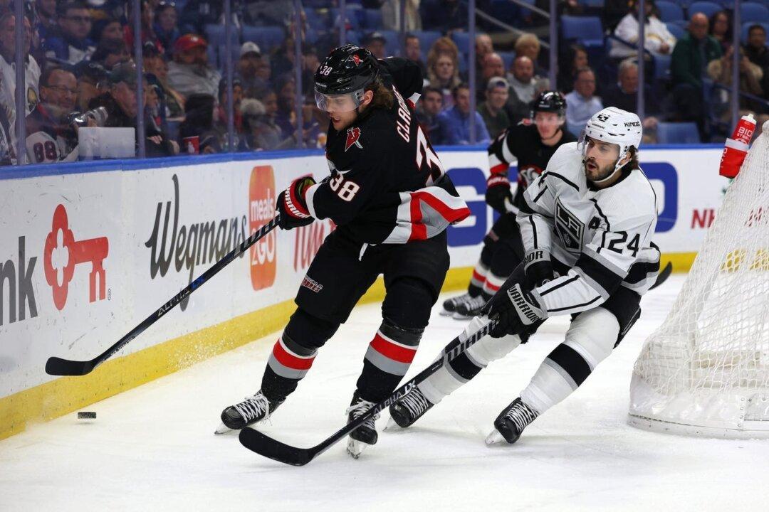 Sabres Erupt With Six Goals in Third to Blast Kings