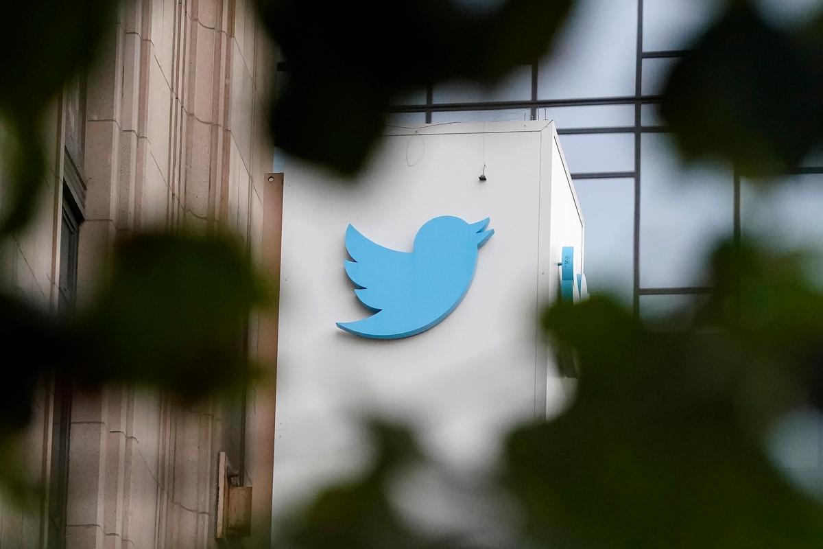 Twitter Bans ‘Free Promotion’ of Other Social Media Platforms, Then Loosens New Rule
