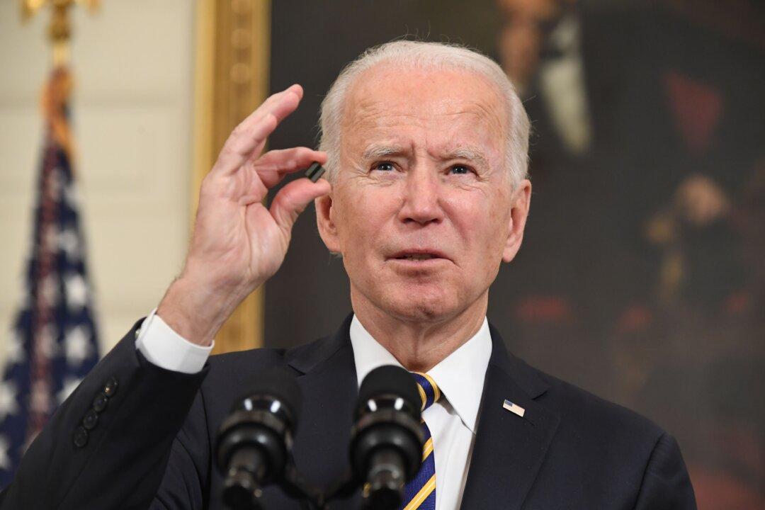 Biden Says White House Working to Hold Airlines ‘Accountable’ Over Flight Cancellations