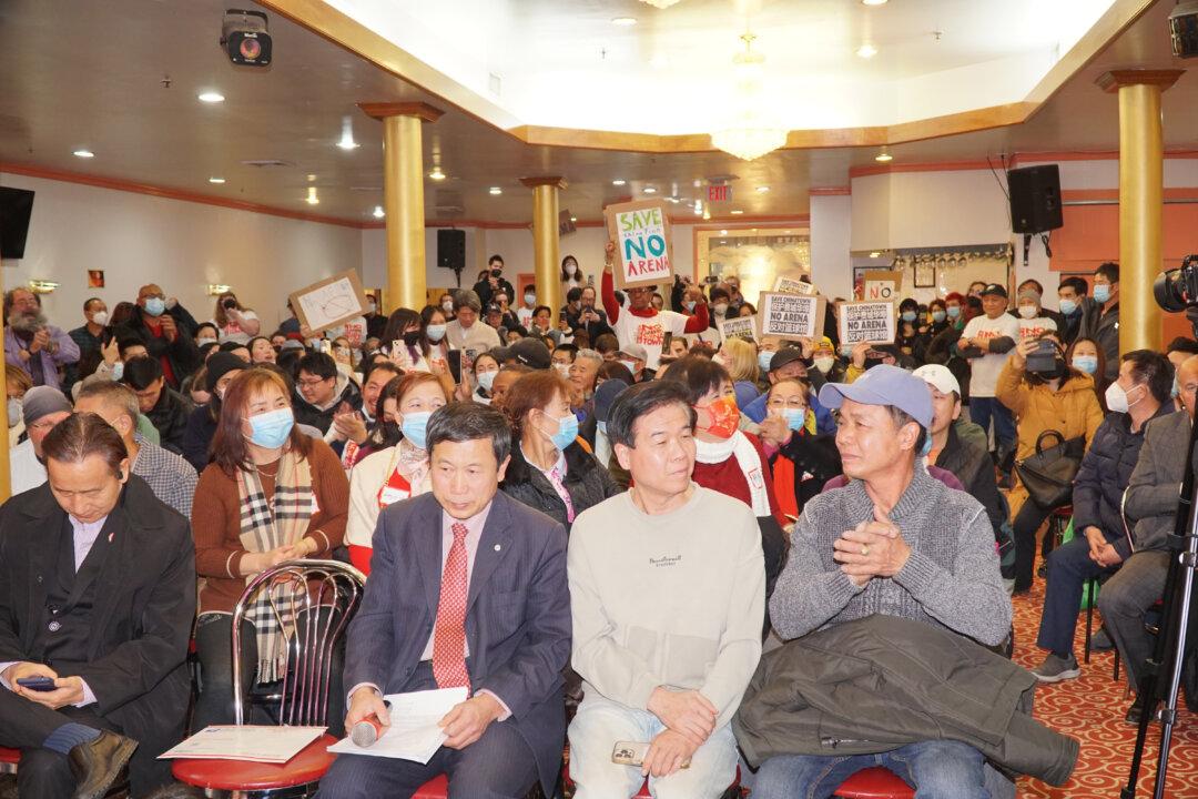 Philadelphia Chinatown Community Opposes Building of Nearby Arena for 76Ers