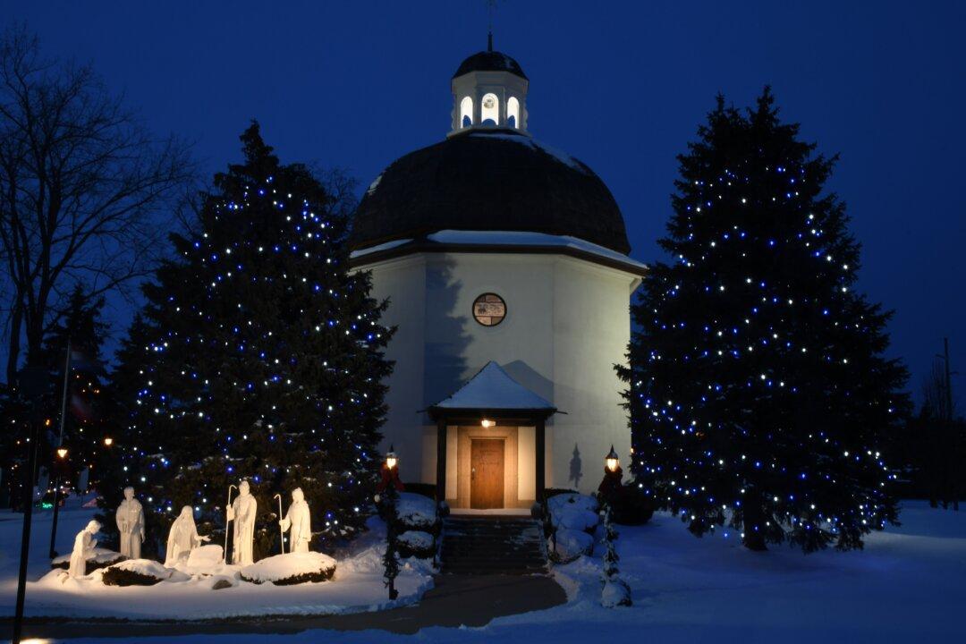Michigan Chapel Celebrates Silent Night Hymn