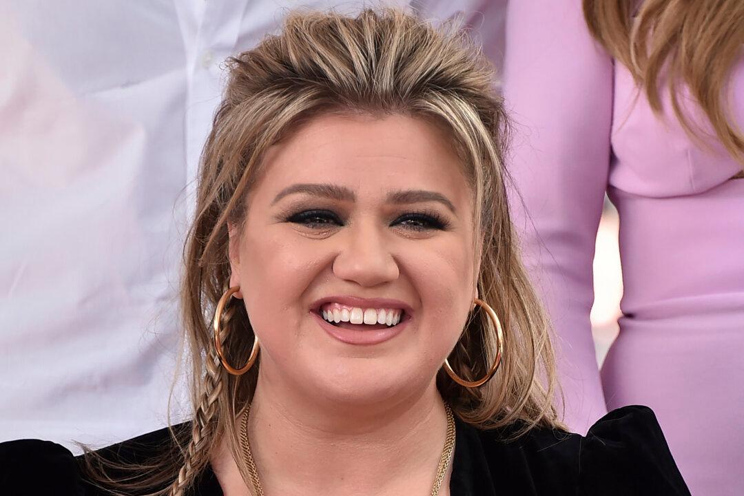 NFL Honors Awards Show to Be Hosted by Kelly Clarkson
