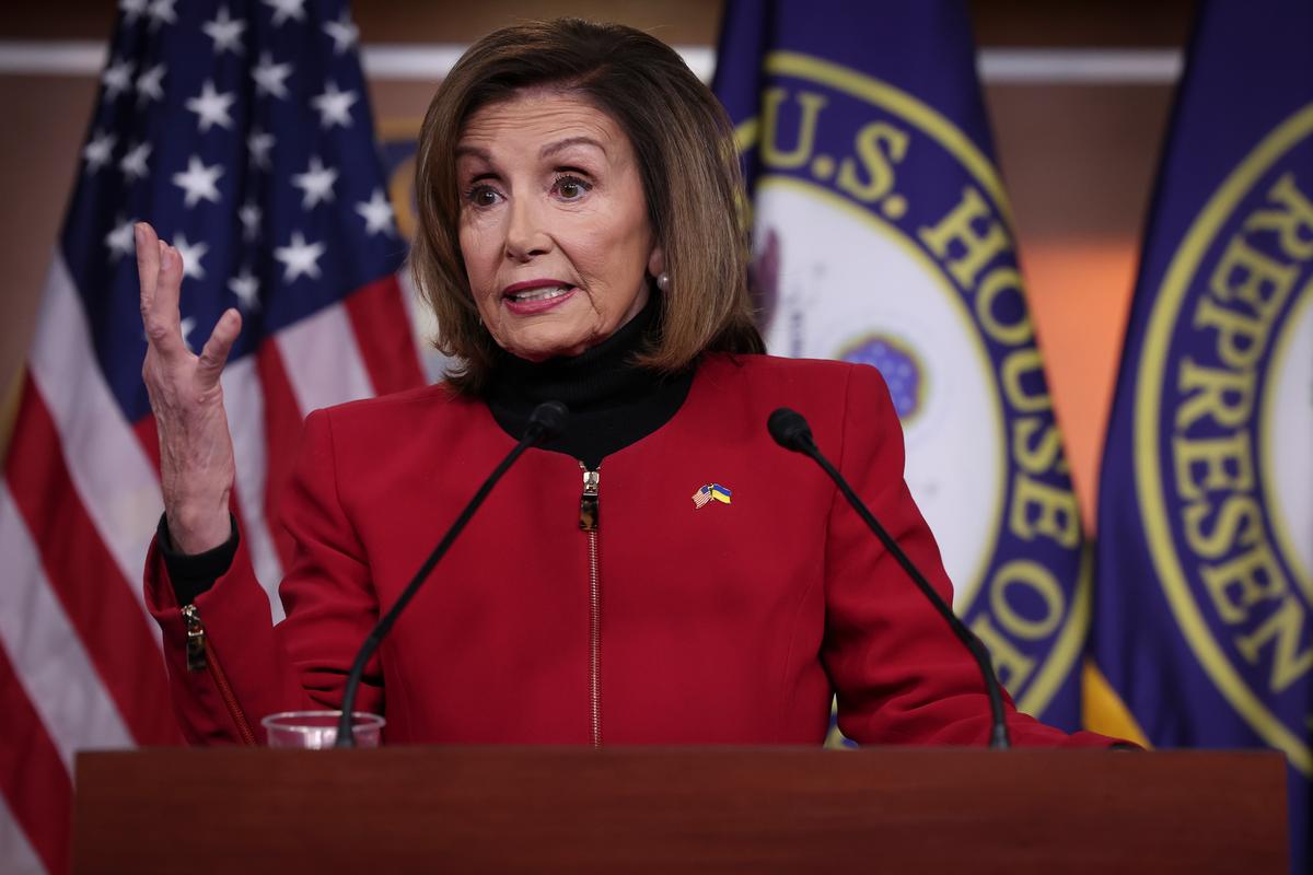 Pelosi Supports Adding TikTok Ban for US Government Devices to Funding Bill