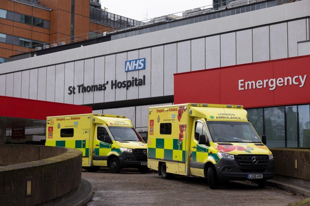 UK’s Sunak Demands ‘Bold and Radical’ Action to Ease Winter Crisis in Hospitals