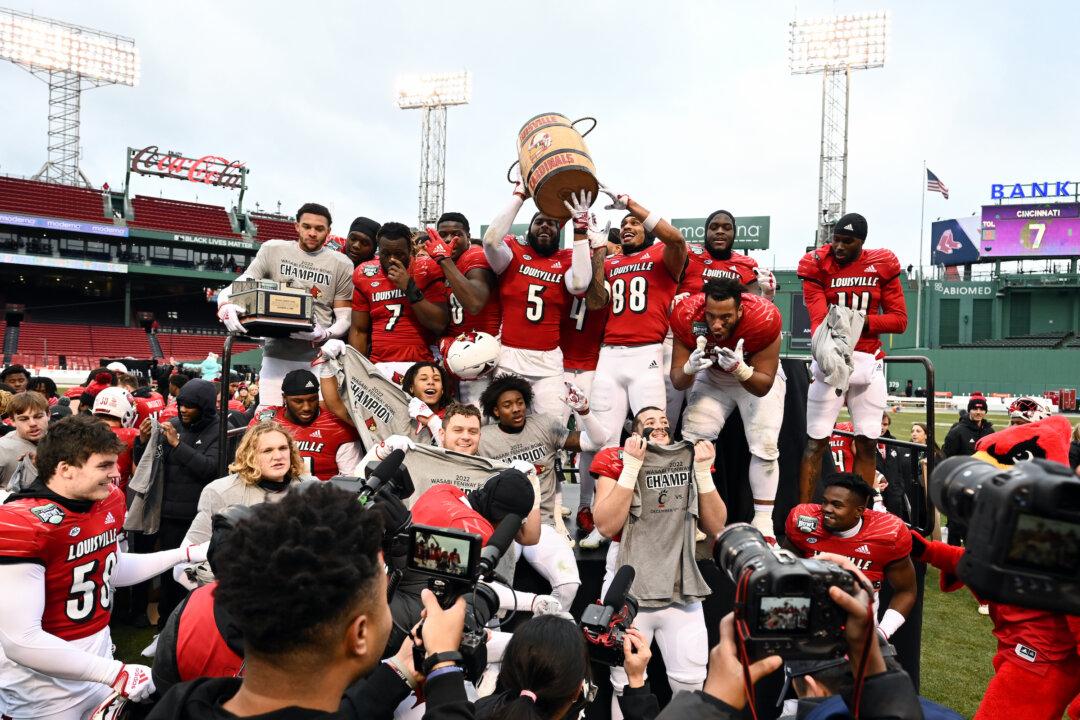 Louisville Beats Cincy 24–7 for Keg of Nails and Fenway Bowl