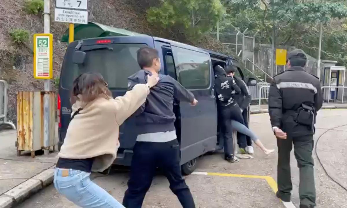 Woman Kidnapped Outside Prison Rescued Due to Swift Action by Passersby