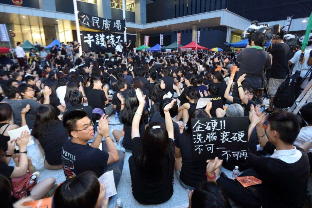 Parents Need to Receive ‘National Education,’ Says Hong Kong Education Bureau