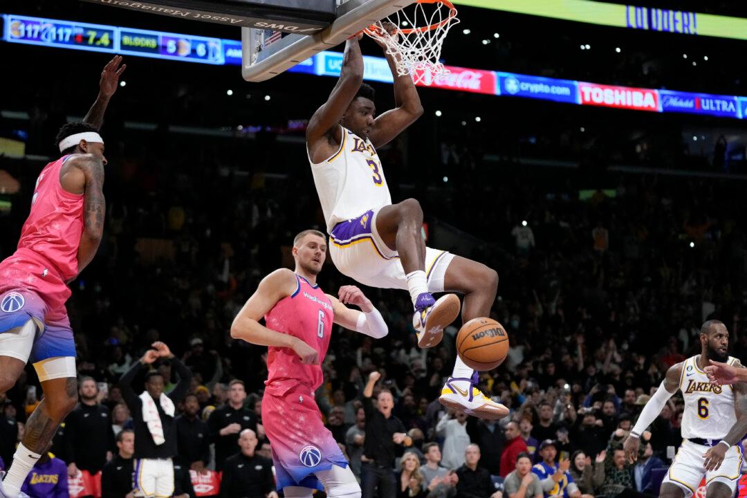 Lakers Overcome Davis’s Absence to Beat Reeling Wizards