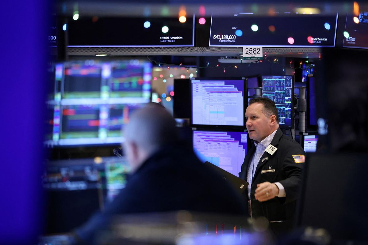 Wall Street Opens Lower as Weak Earnings Updates Dent Sentiment