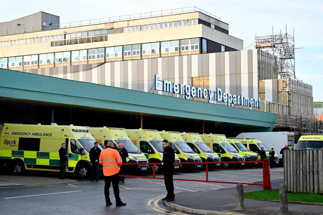 NHS Workers in England Accept Government’s 5.5 Percent Pay Award