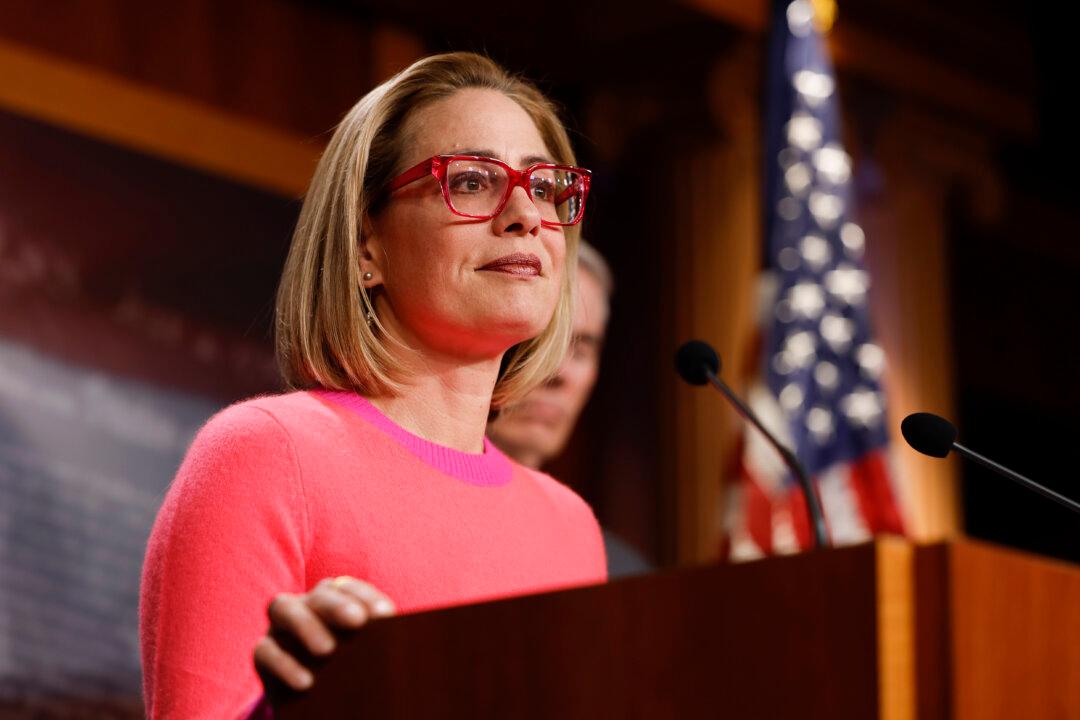 Sinema Announces Plan to Lead Bipartisan Trip to US Border
