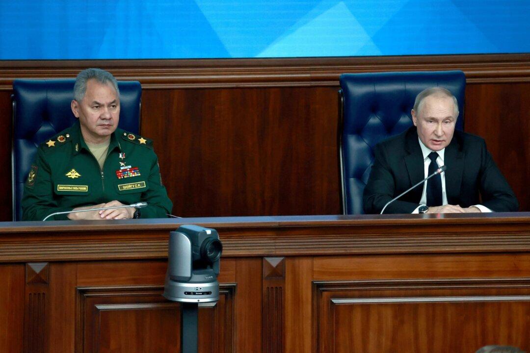 Putin Says Russian Army Must Tackle Problems It Has Suffered in Ukraine