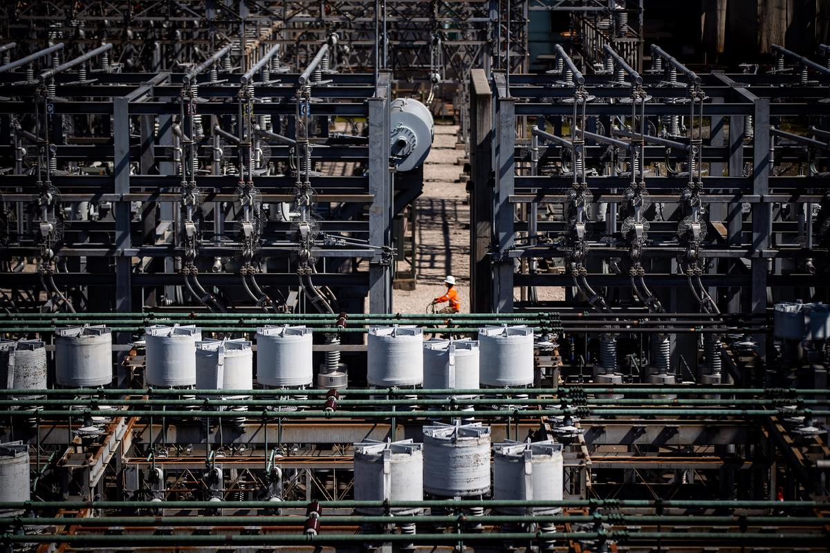 BC Suspends Electricity Connection Requests for Large Crypto Miners to Preserve Energy Supply