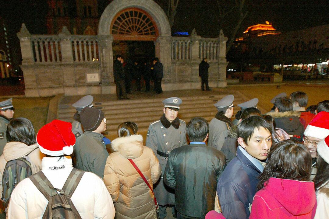 Chinese Police Raid House Church in Chengdu, Arrest 4 People