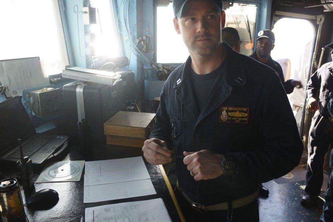 Naval Lieutenant Who Refused COVID Shot Faces $75,000 Bonus Payback