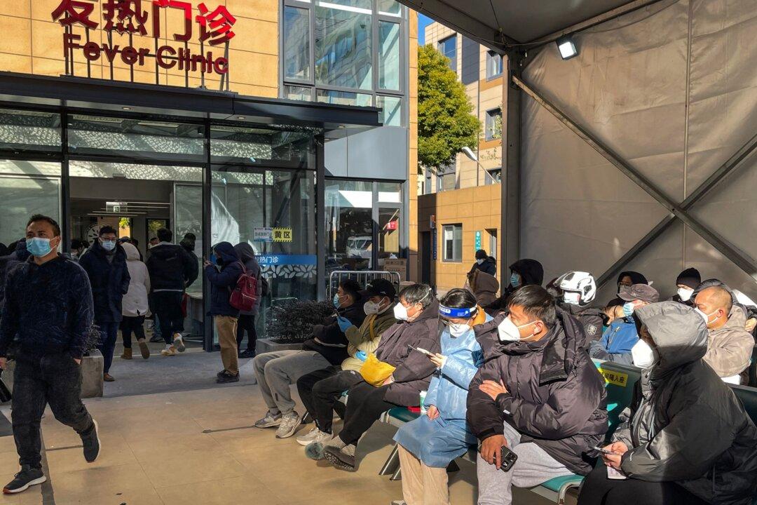 Emergency Visits Surge in Shanghai’s Top Hospitals, Mostly COVID Patients