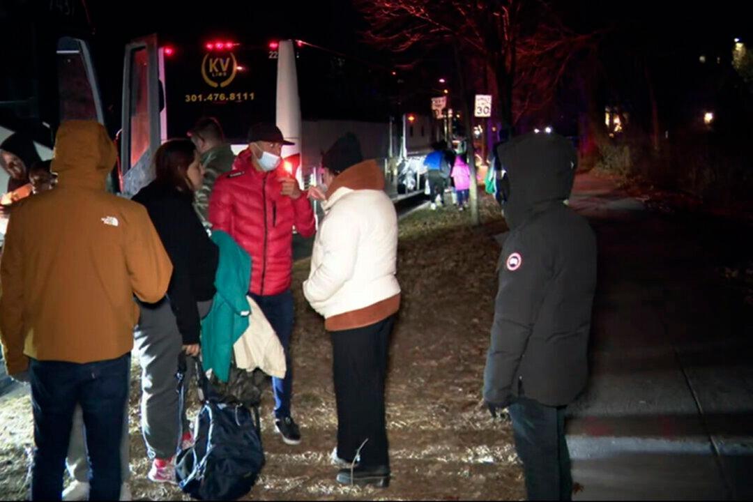Busloads of Illegal Aliens Sent to Kamala Harris’s Home on Christmas Eve Were Headed for NY: Officials