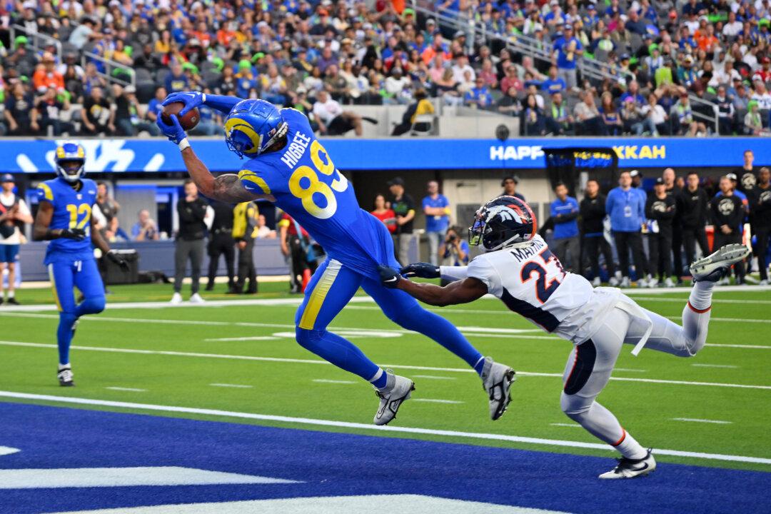 Mayfield, Akers Lead Rams’ 51–14 Blowout of Wilson’s Broncos