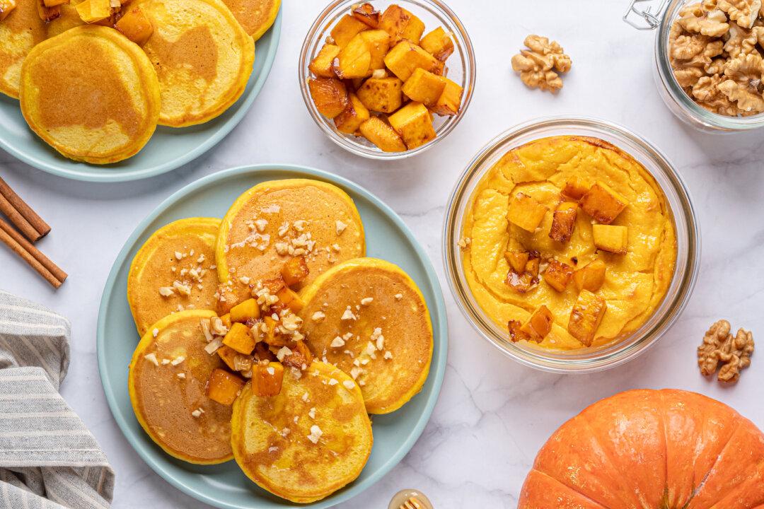 Pumpkin Cinnamon Walnut Pancakes (Recipe)