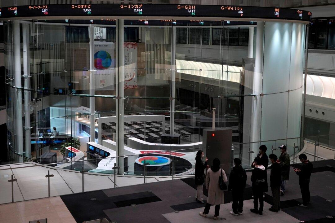 Asian Shares Higher in Thin Holiday Trading