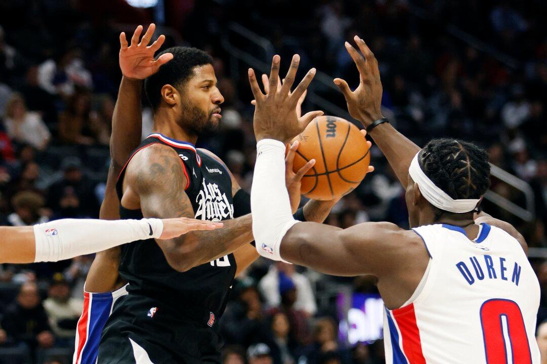 Clippers Rally Late in 4th Quarter, Top Pistons in OT