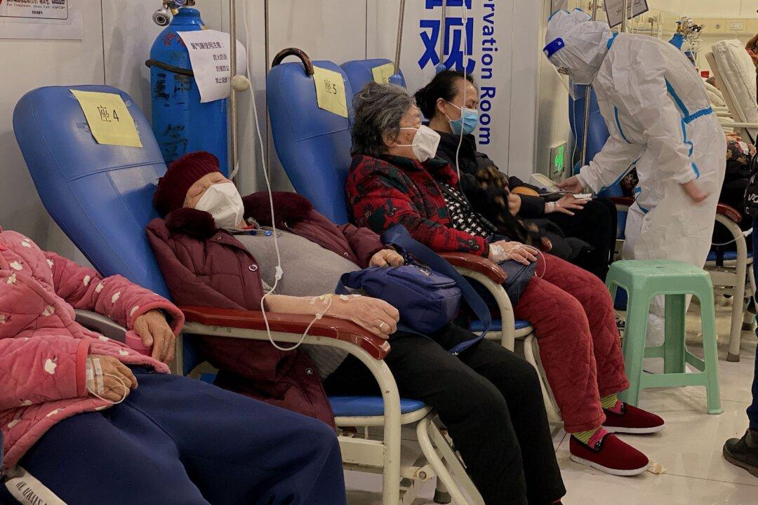 ‘Whether You Live or Die, No One Cares’: Chinese Left Helpless Amid COVID Crisis