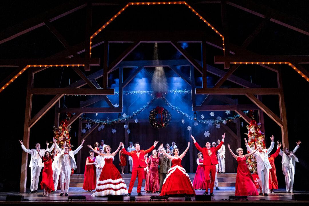 Theater Review: ‘Irving Berlin’s White Christmas’: Reprising a World War II Classic