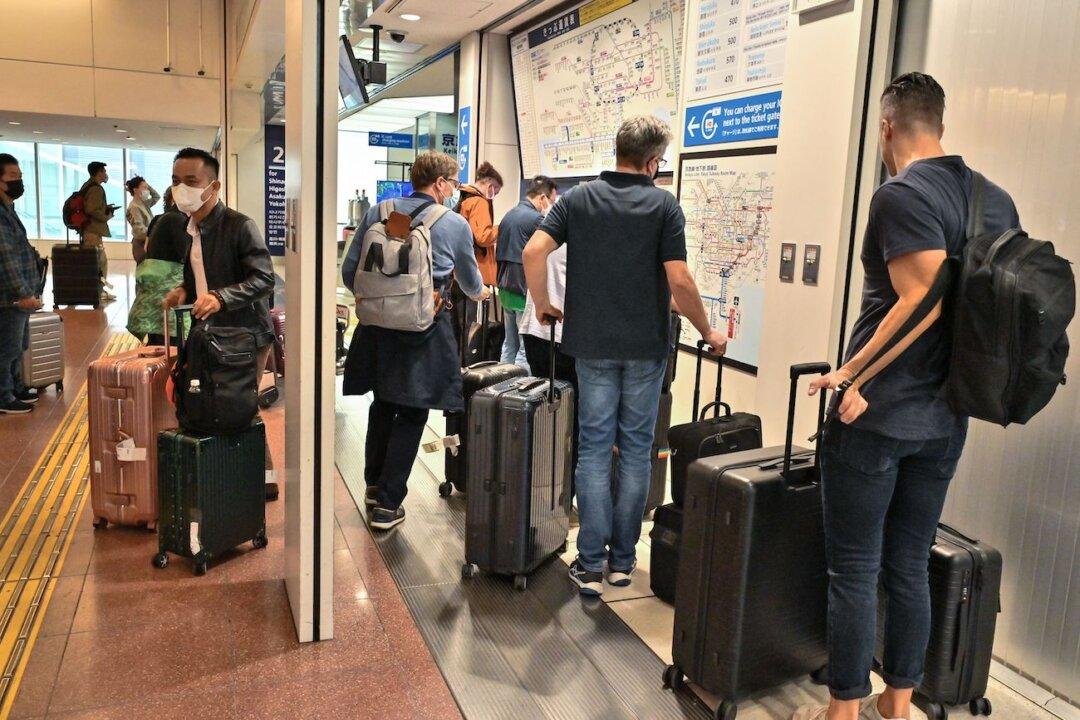Japan Scraps COVID Border Measures as ‘Golden Week’ Holiday Rush Begins
