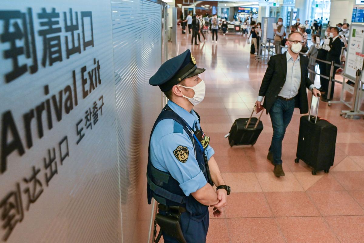 Japan Tightens Border Controls for Travelers From COVID-Hit China as Accurate Virus Data Obscured