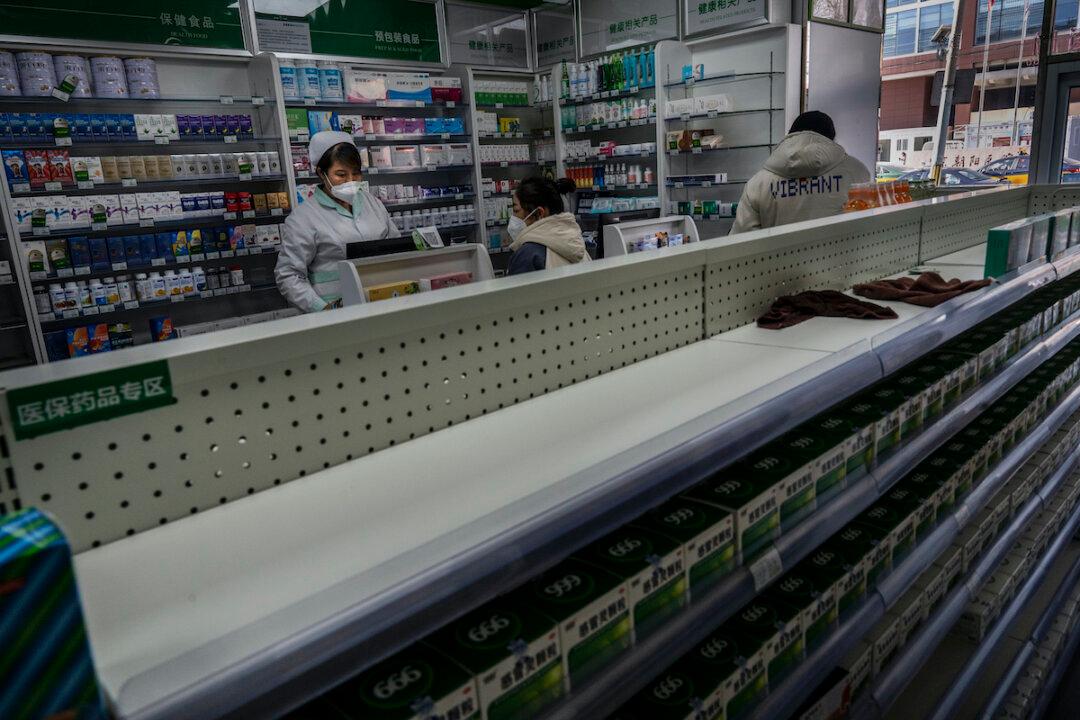 Overseas Chinese Buyers Rush to Buy Drugs Amid COVID Surge and Medical Shortages