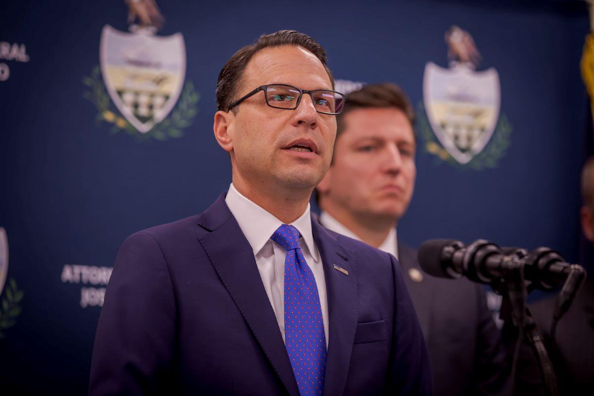 Pennsylvania Governor Calls for Evacuation Due to Toxic Chemical Release as Train Derails at Ohio Border