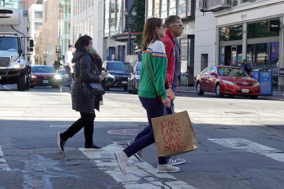 Does Economic Performance Really Differ Between the US, UK, and Eurozone?